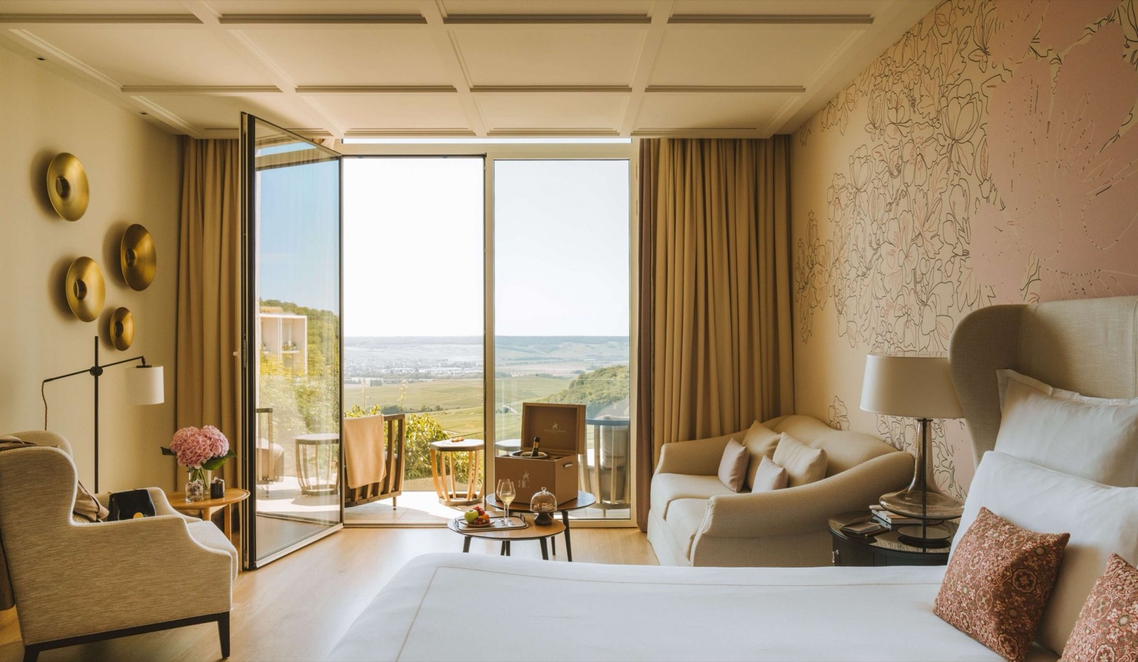 A suite with a view over the vineyards