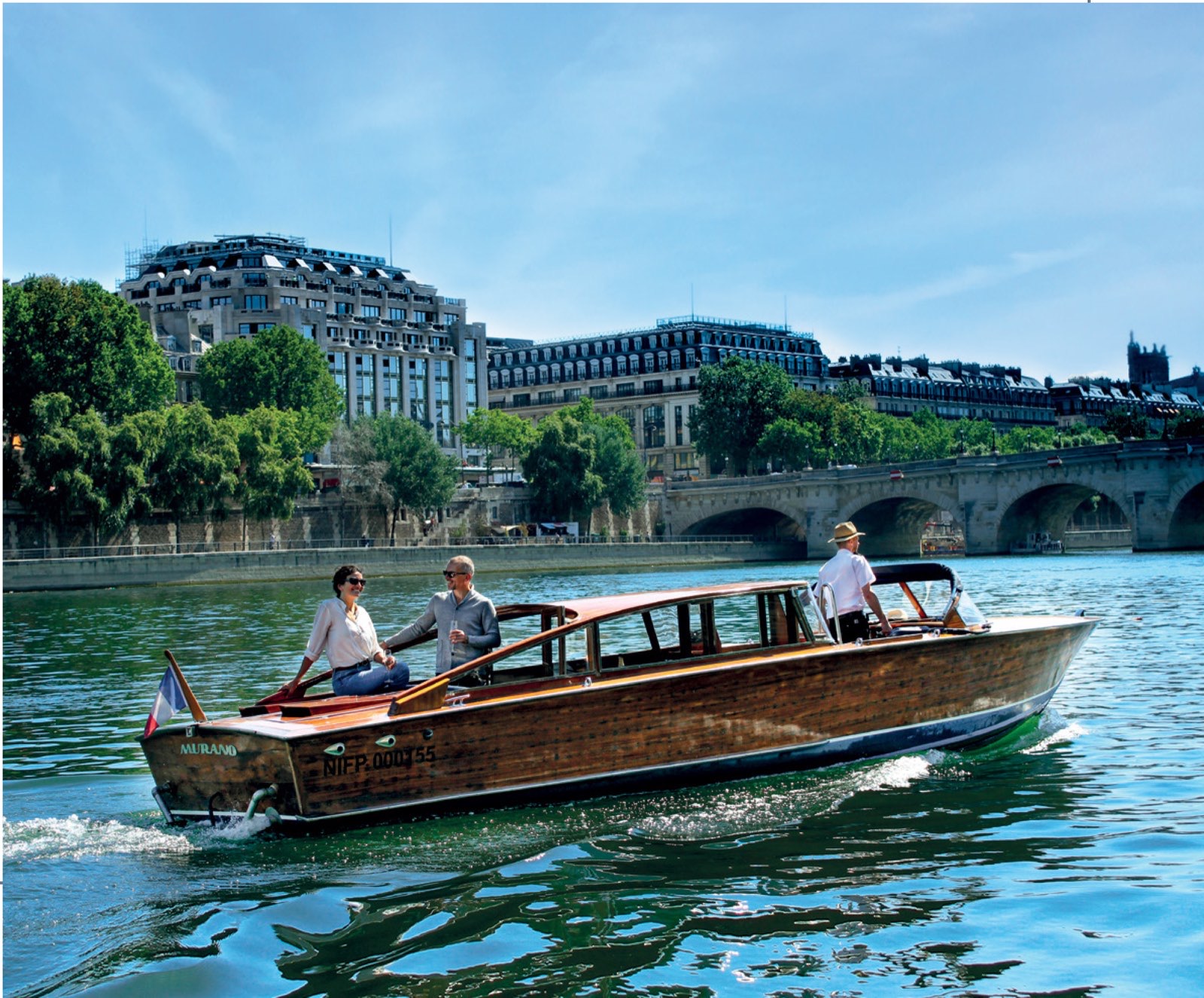 A wooden motorboat on the Seine